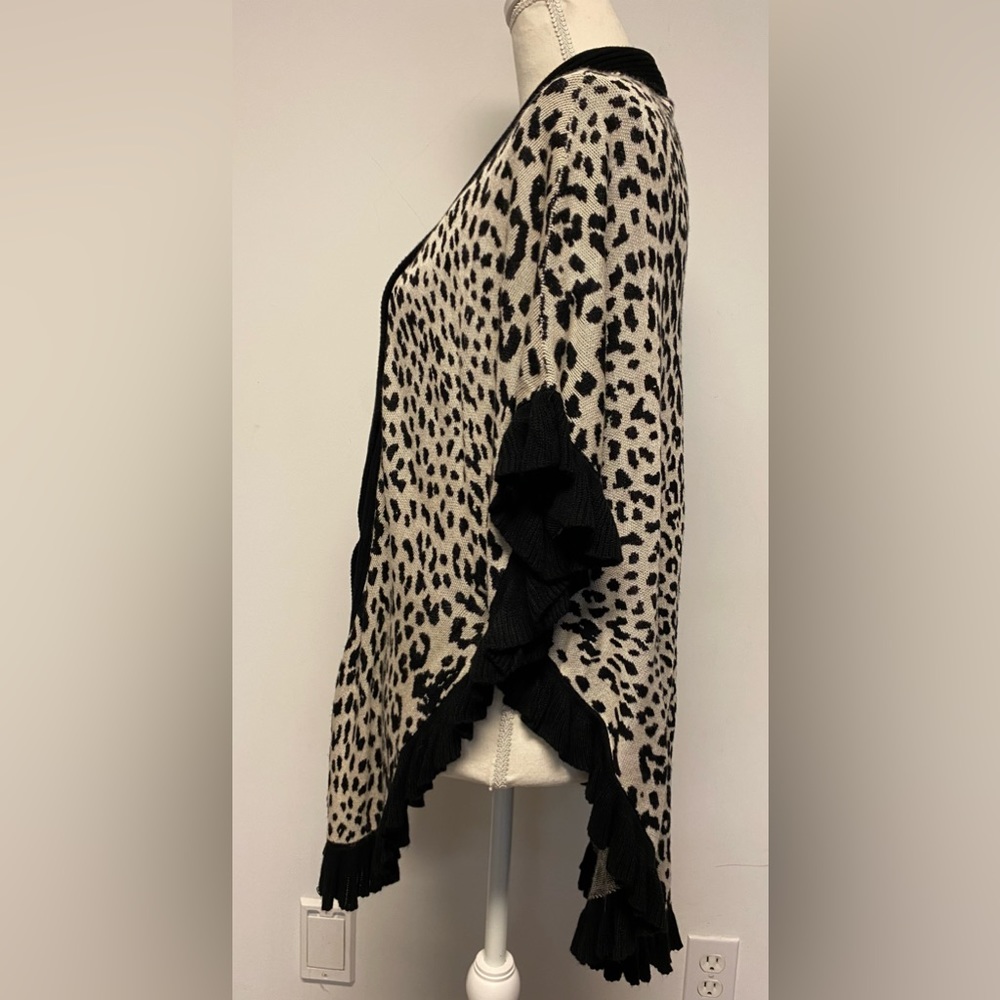 JOSEPH A Cheetah Print Black Ruffle Trim Poncho Shrug Wrap Size Medium - Picture 7 of 8